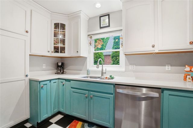 335 East Drive, Oakwood, OH 45419