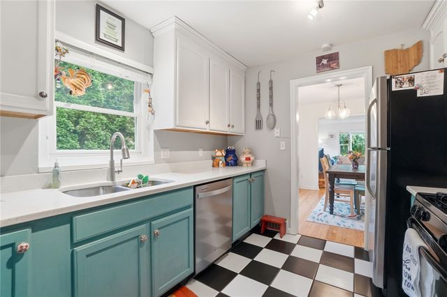 335 East Drive, Oakwood, OH 45419