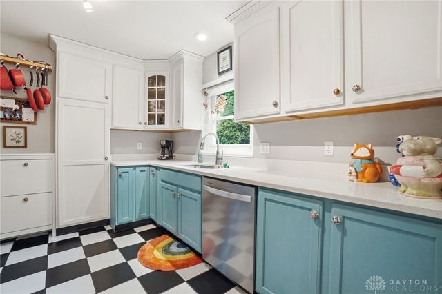 335 East Drive, Oakwood, OH 45419