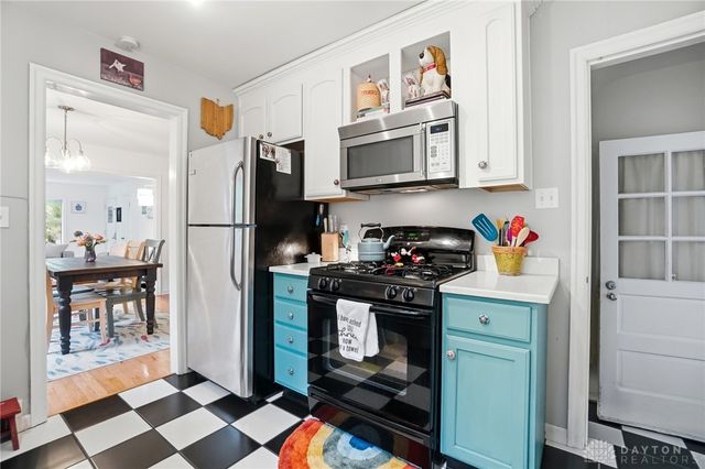 335 East Drive, Oakwood, OH 45419