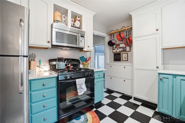 335 East Drive, Oakwood, OH 45419