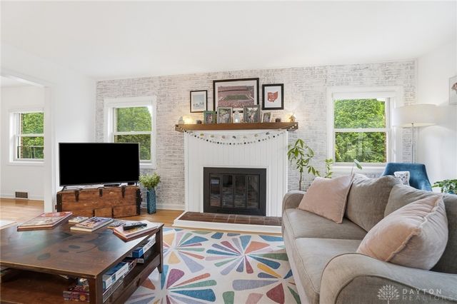 335 East Drive, Oakwood, OH 45419