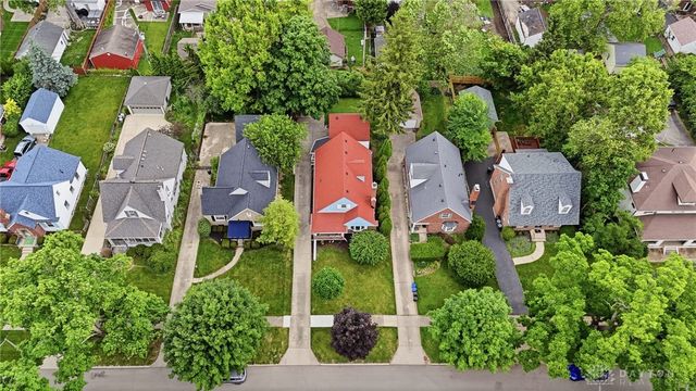 335 East Drive, Oakwood, OH 45419
