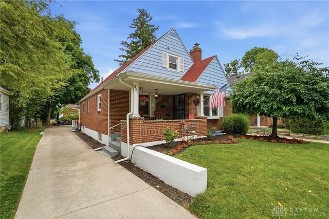 335 East Drive, Oakwood, OH 45419