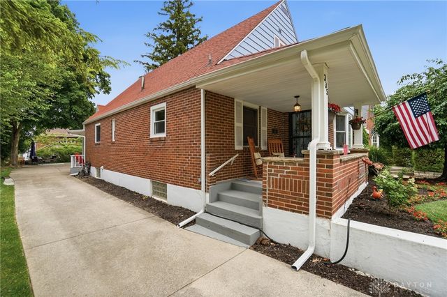 335 East Drive, Oakwood, OH 45419