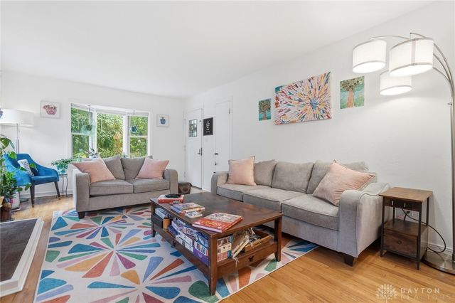 335 East Drive, Oakwood, OH 45419