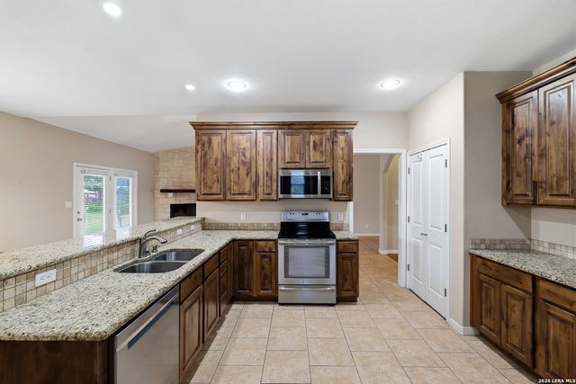 232 EDGEWOOD CIR, Bandera, TX 78003