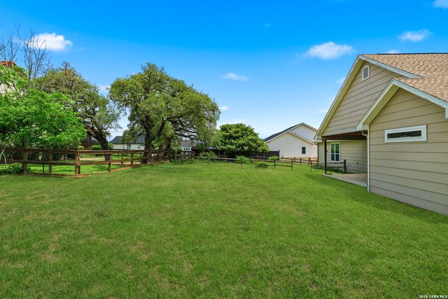 232 EDGEWOOD CIR, Bandera, TX 78003