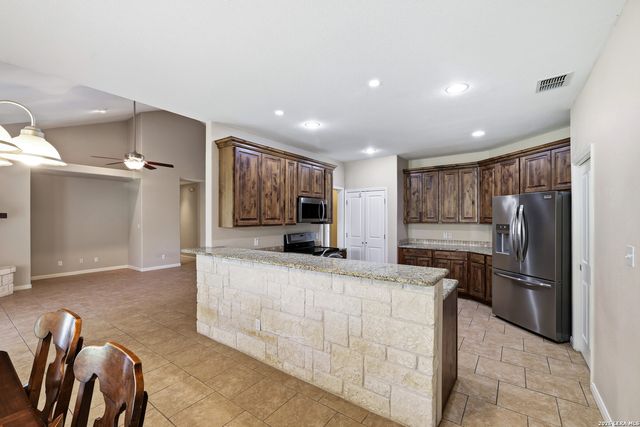 232 EDGEWOOD CIR, Bandera, TX 78003