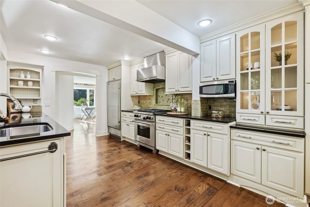 8245 NE 8th Street, Medina, WA 98039