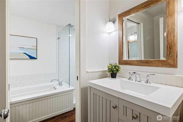 8245 NE 8th Street, Medina, WA 98039