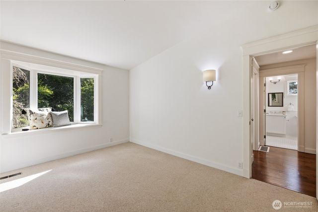 8245 NE 8th Street, Medina, WA 98039