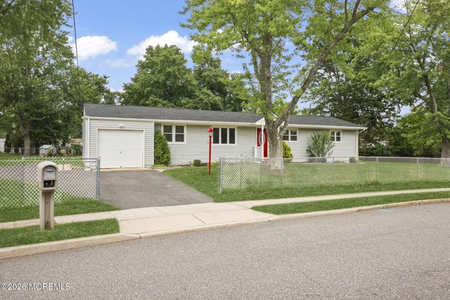 13 Maple Lane, Howell, NJ 07731