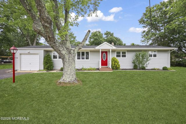 13 Maple Lane, Howell, NJ 07731