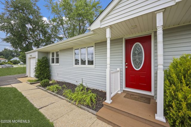 13 Maple Lane, Howell, NJ 07731