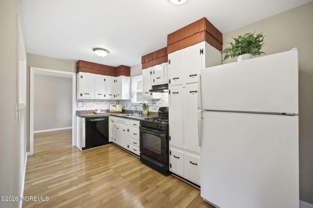13 Maple Lane, Howell, NJ 07731