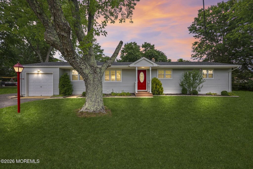 13 Maple Lane, Howell, NJ 07731