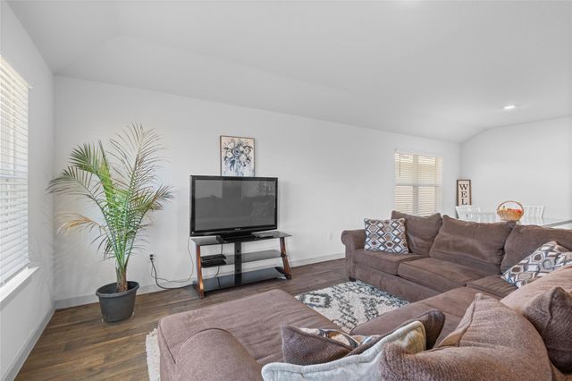 105 Krause Springs DR, Hutto, TX 78634