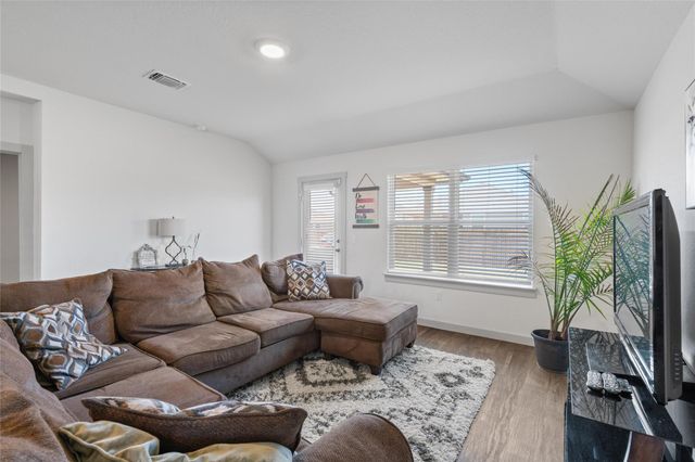 105 Krause Springs DR, Hutto, TX 78634