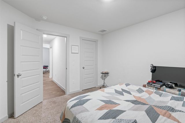 105 Krause Springs DR, Hutto, TX 78634