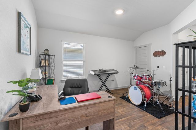 105 Krause Springs DR, Hutto, TX 78634
