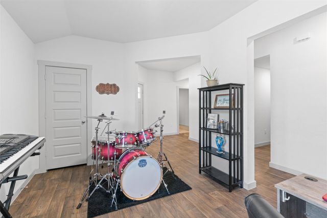 105 Krause Springs DR, Hutto, TX 78634