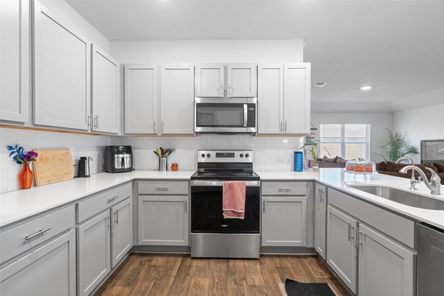 105 Krause Springs DR, Hutto, TX 78634