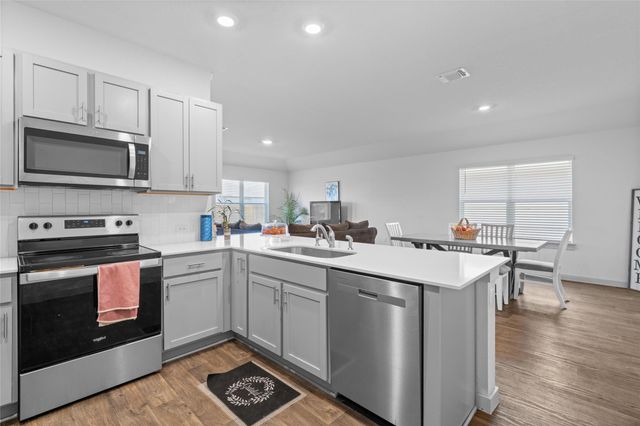 105 Krause Springs DR, Hutto, TX 78634