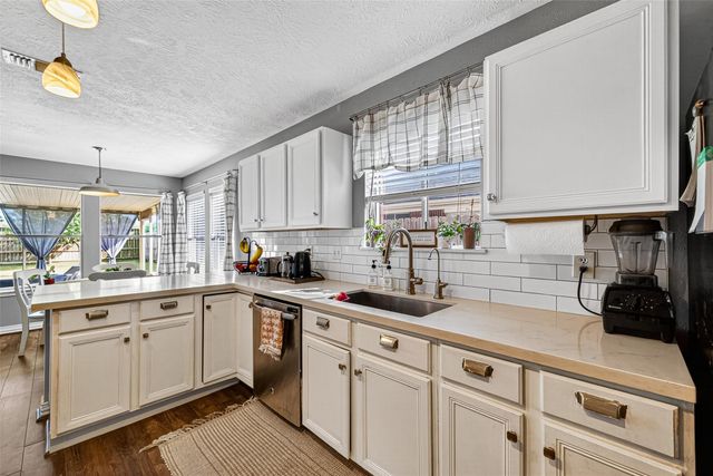 7214 Pembrough Lane, Katy, TX 77494