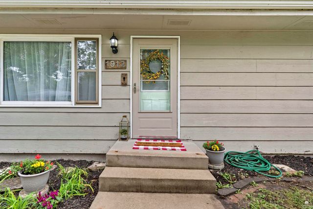 1912 Tulip Terrace, Manhattan, KS 66502