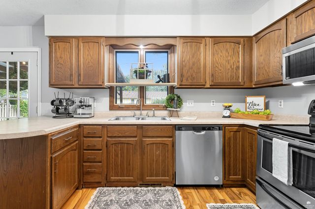 1912 Tulip Terrace, Manhattan, KS 66502