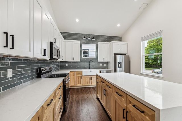 2620 Noble Street, Houston, TX 77026