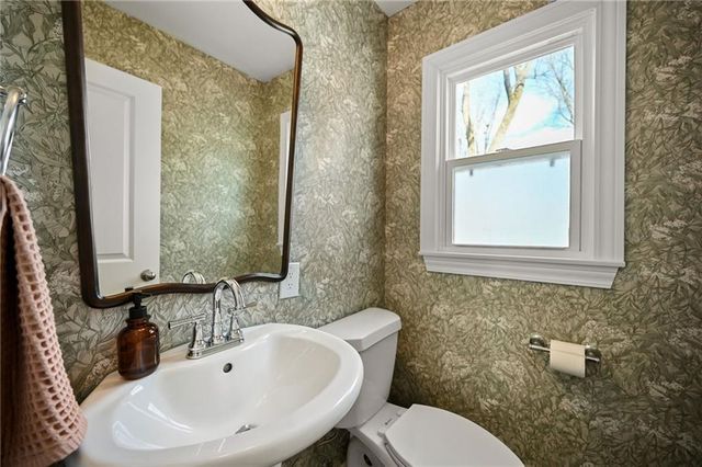 6000 W 101st Place, Overland Park, KS 66207