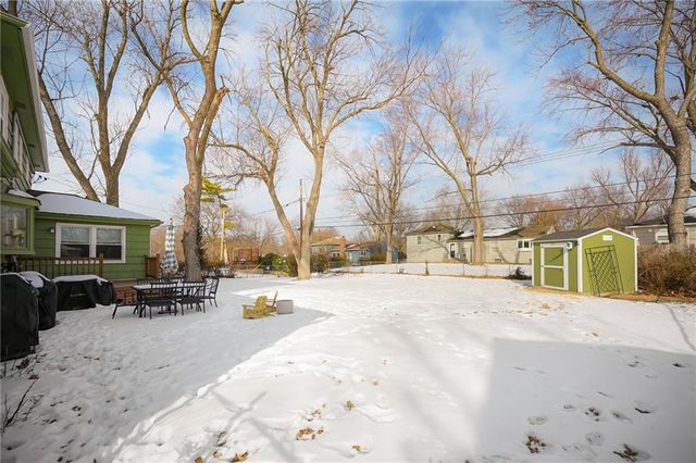 6000 W 101st Place, Overland Park, KS 66207