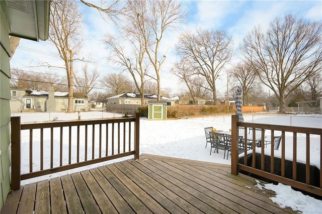 6000 W 101st Place, Overland Park, KS 66207