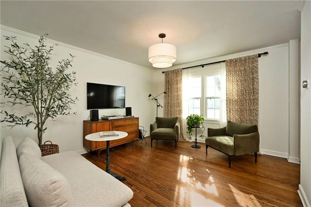 6000 W 101st Place, Overland Park, KS 66207