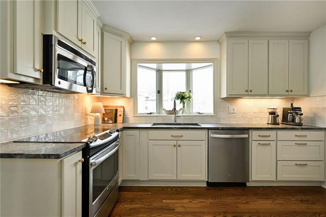 6000 W 101st Place, Overland Park, KS 66207