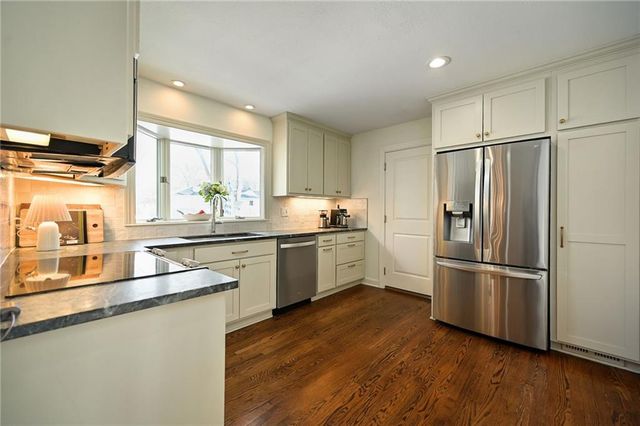 6000 W 101st Place, Overland Park, KS 66207