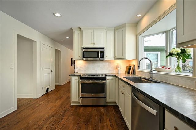 6000 W 101st Place, Overland Park, KS 66207