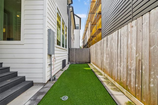 1624 W 24th Street B, Houston, TX 77008