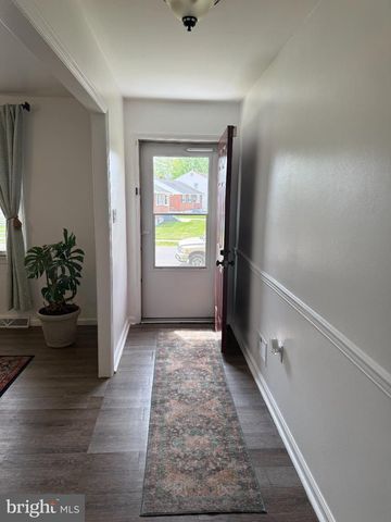 106 E LUNENBURG DR, New Castle, DE 19720