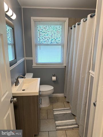 106 E LUNENBURG DR, New Castle, DE 19720