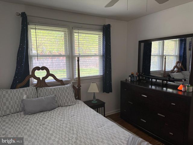 106 E LUNENBURG DR, New Castle, DE 19720