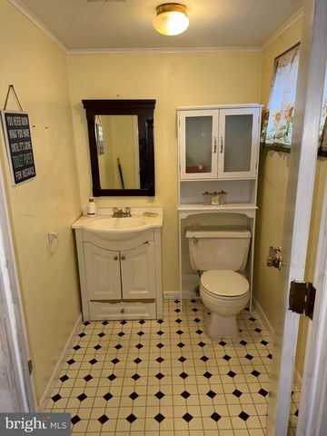 106 E LUNENBURG DR, New Castle, DE 19720