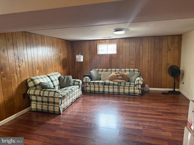 106 E LUNENBURG DR, New Castle, DE 19720