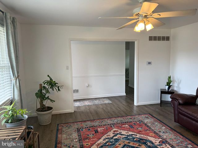 106 E LUNENBURG DR, New Castle, DE 19720