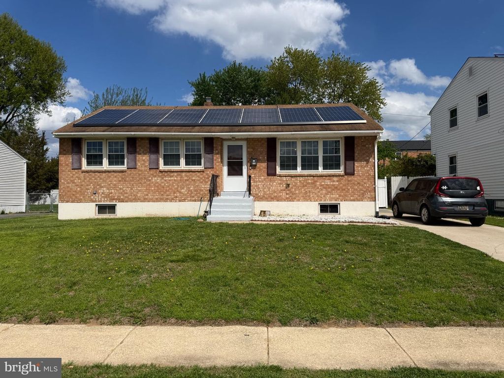 106 E LUNENBURG DR, New Castle, DE 19720