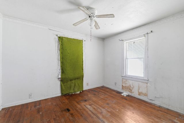 2303 N Farmer Avenue, Springfield, MO 65803