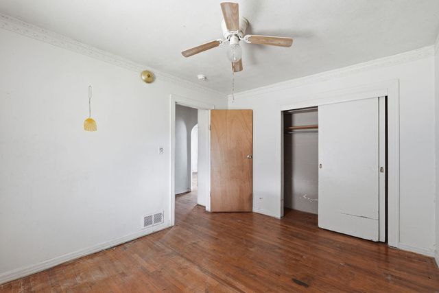 2303 N Farmer Avenue, Springfield, MO 65803