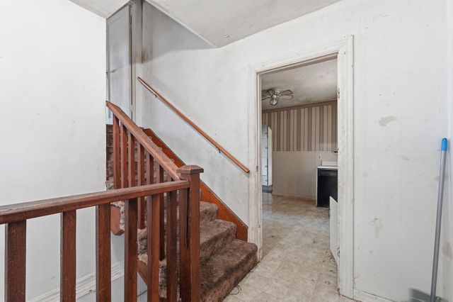 2303 N Farmer Avenue, Springfield, MO 65803